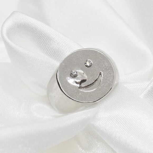 Smiley Face Ring - Picture 2 of 5